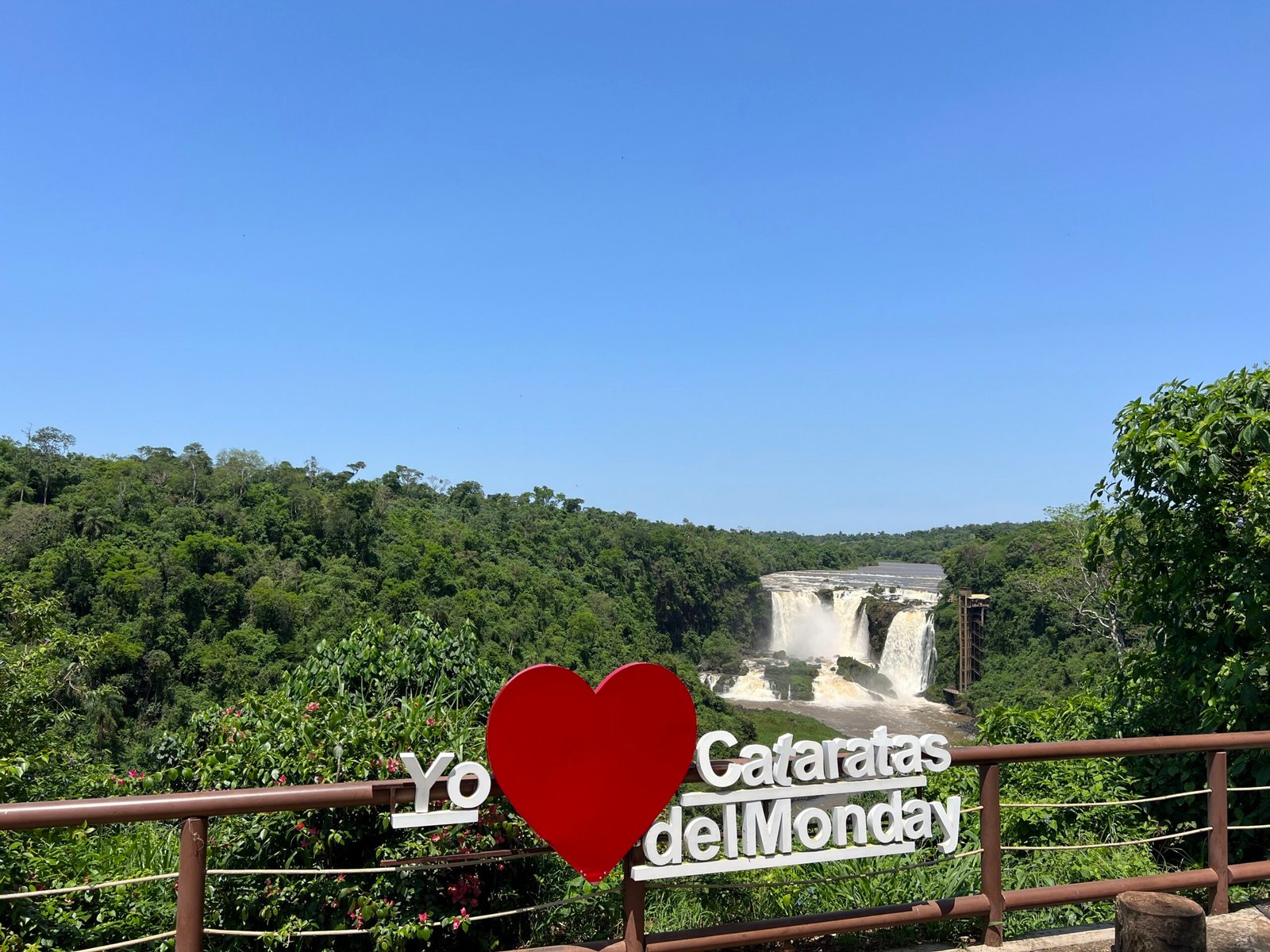 Conheça Foz do Iguaçu, Argentina e Paraguai gastando pouco em uma única viagem