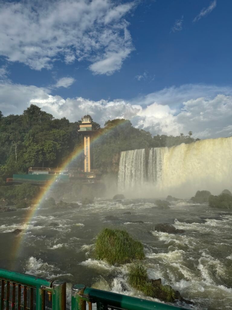 Pôr do sol nas Cataratas do Iguaçu é surreal e você precisa conhecer